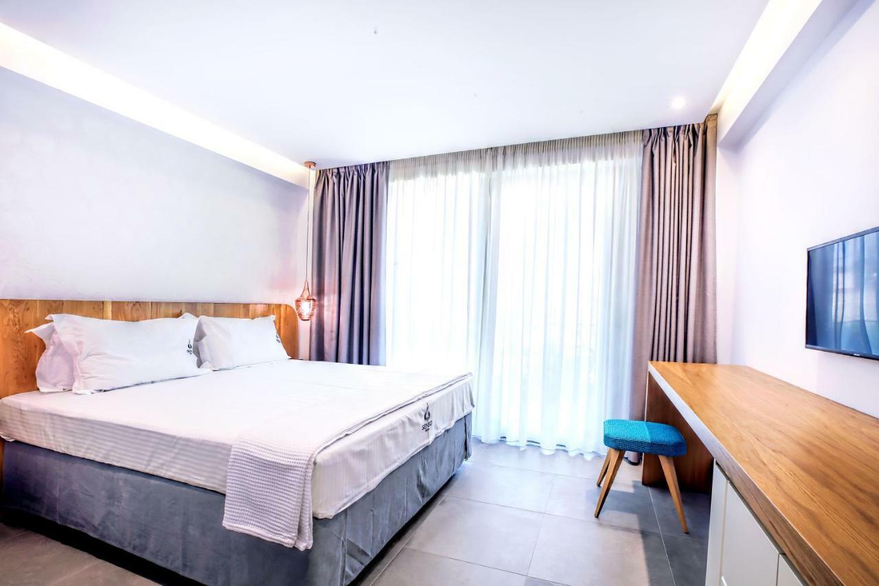 Senso Suites Néa Péramos Екстериор снимка